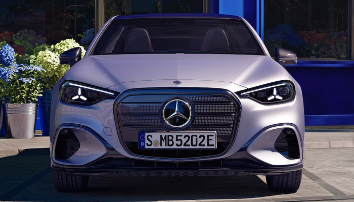 C-osztály limuzin Megvilágított frontrész - MBM Auto Kft.