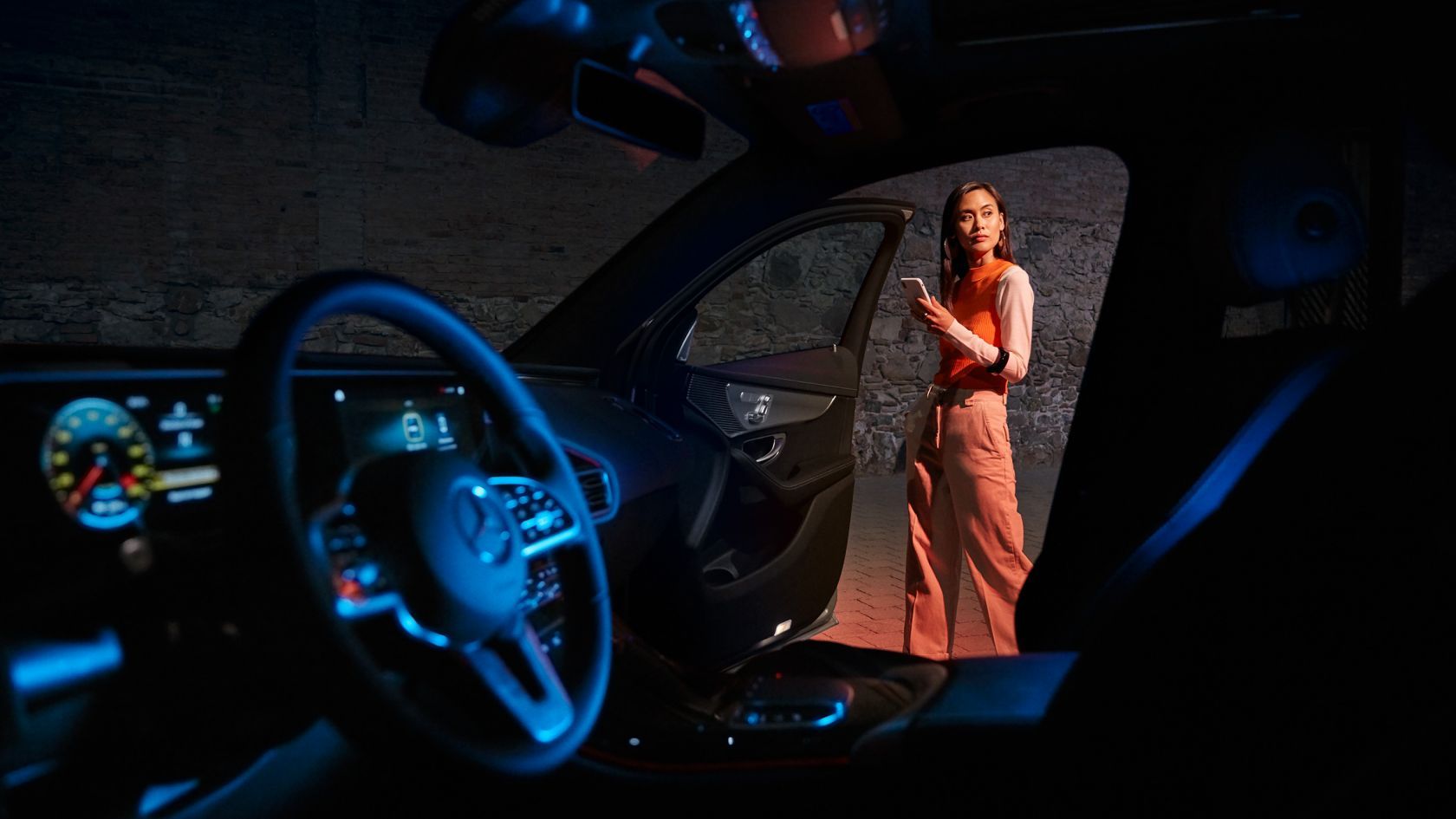 Az EQE limuzin belső terének LED világítása digitális extraként kérhető.